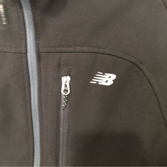 New Balance Windstopper Full Zip Black/Gray Soft Shell Jacket - Picture 4 of 7